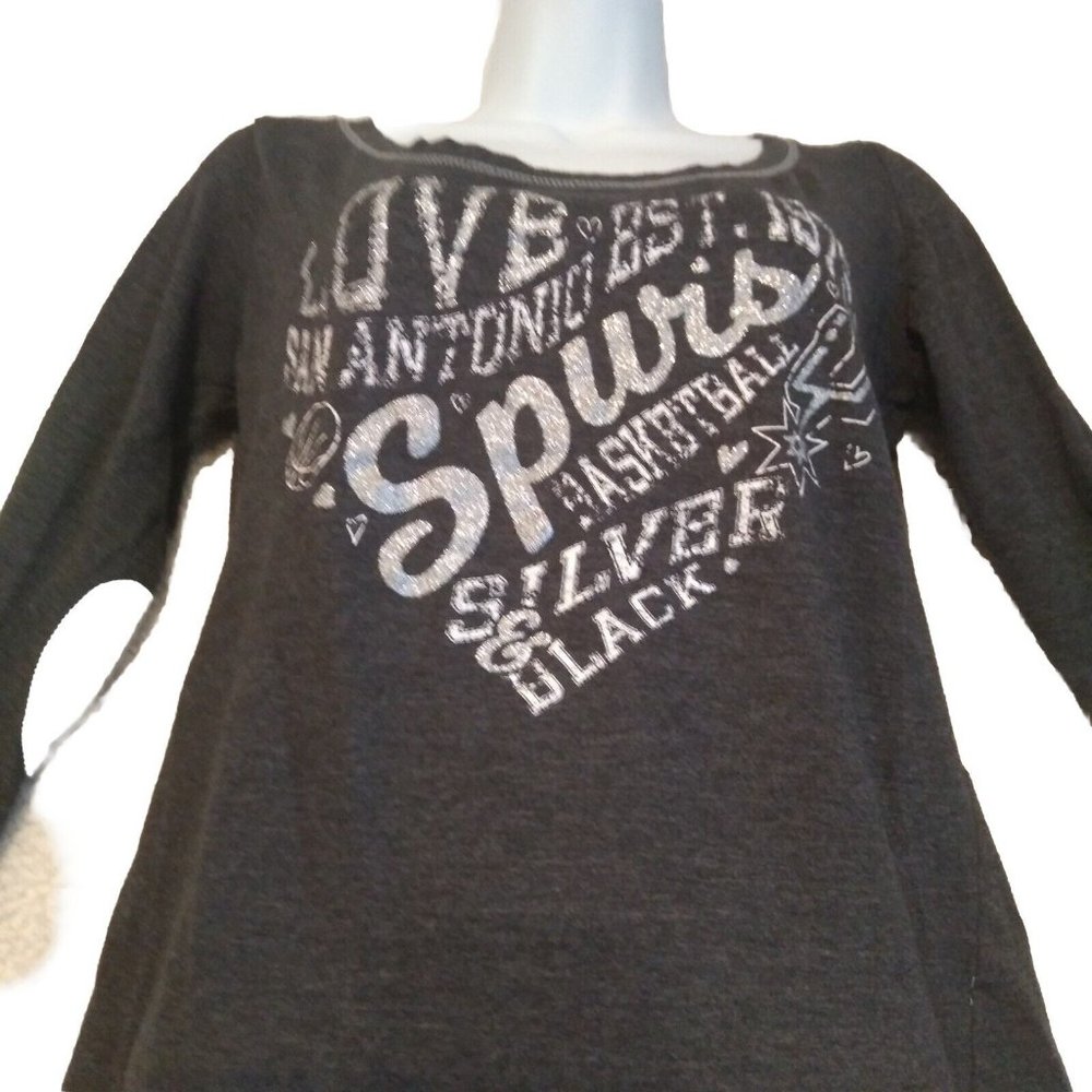 NBA San Antonio Spurs Long Sleeve Graphic Tee Gray Heart Elbow‎ Patch Medium
